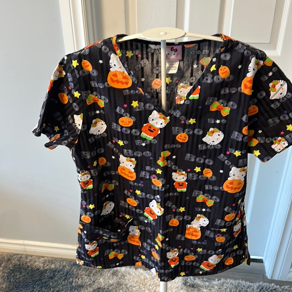 Hello Kitty size XS scrub top Halloween
